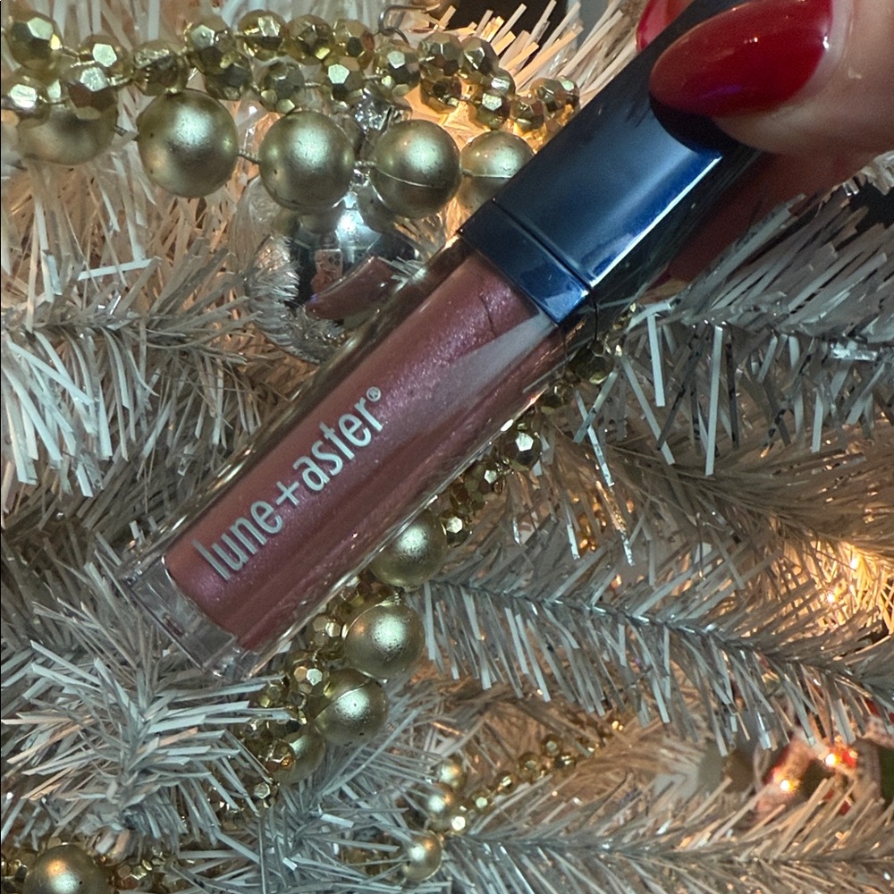 Lune+aster Vitamin C+E Lip Gloss - {VLOGGER} - Picture 2 of 4